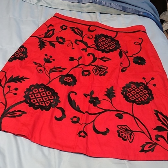 Scott Taylor Petite Skirt Red Black Embroidered 6P - Picture 1 of 8